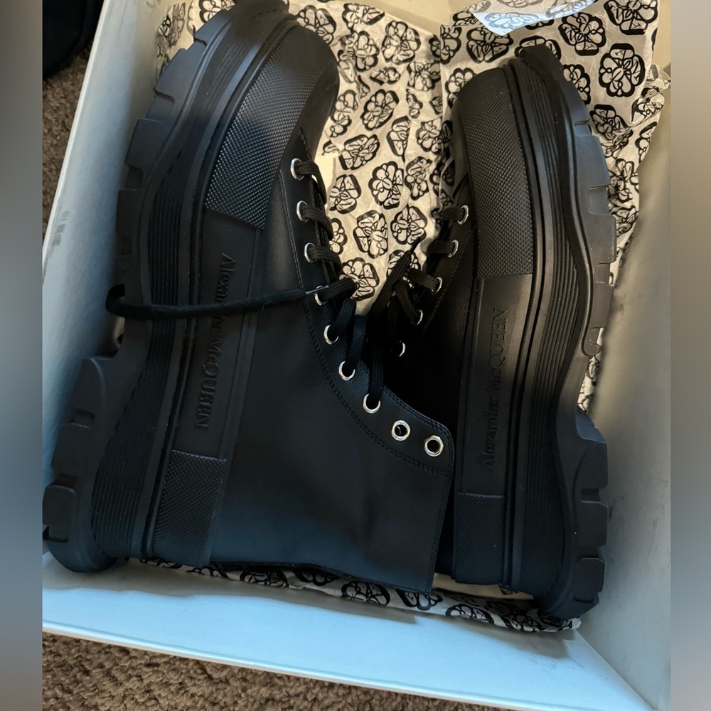 Alexander McQueen boots men’s tread slick boot